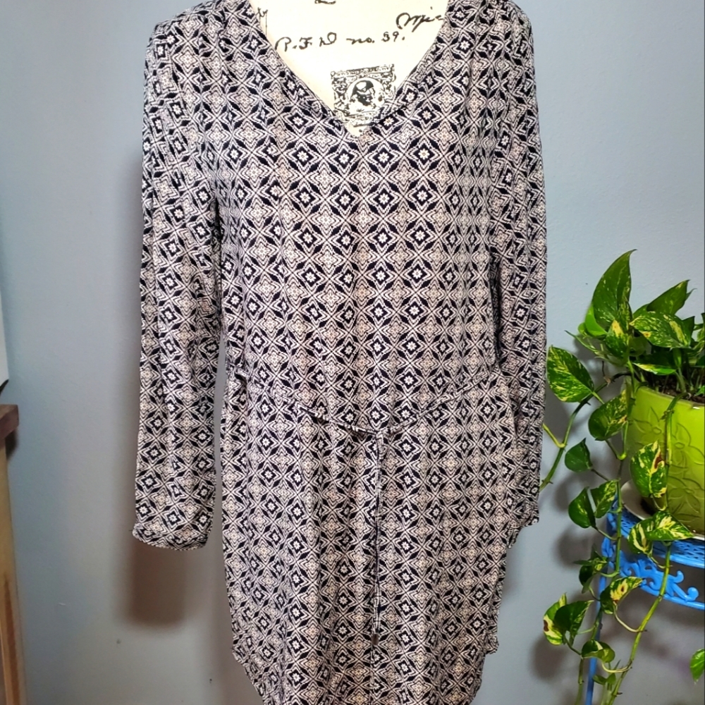 Suzy Shier long sleeve dress, small